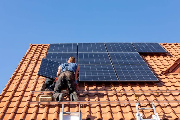 Pourquoi il est essentiel de faire appel à un installateur professionnel de panneaux photovoltaïques